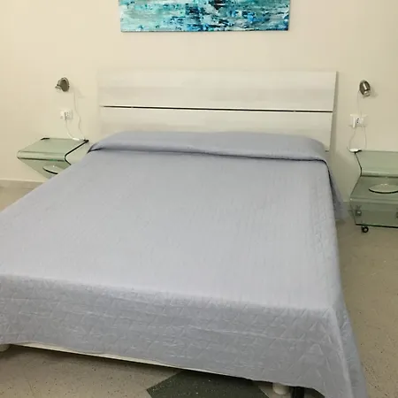 住宿加早餐酒店 Aliga 恩佩多克莱港