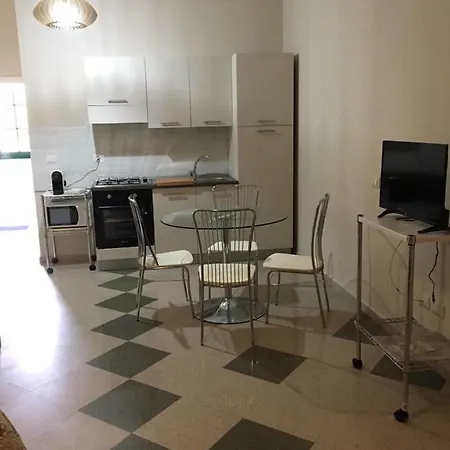 Aliga 恩佩多克莱港