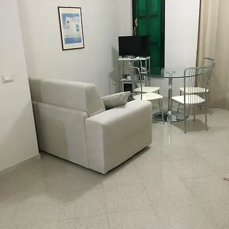 住宿加早餐酒店 Aliga 恩佩多克莱港